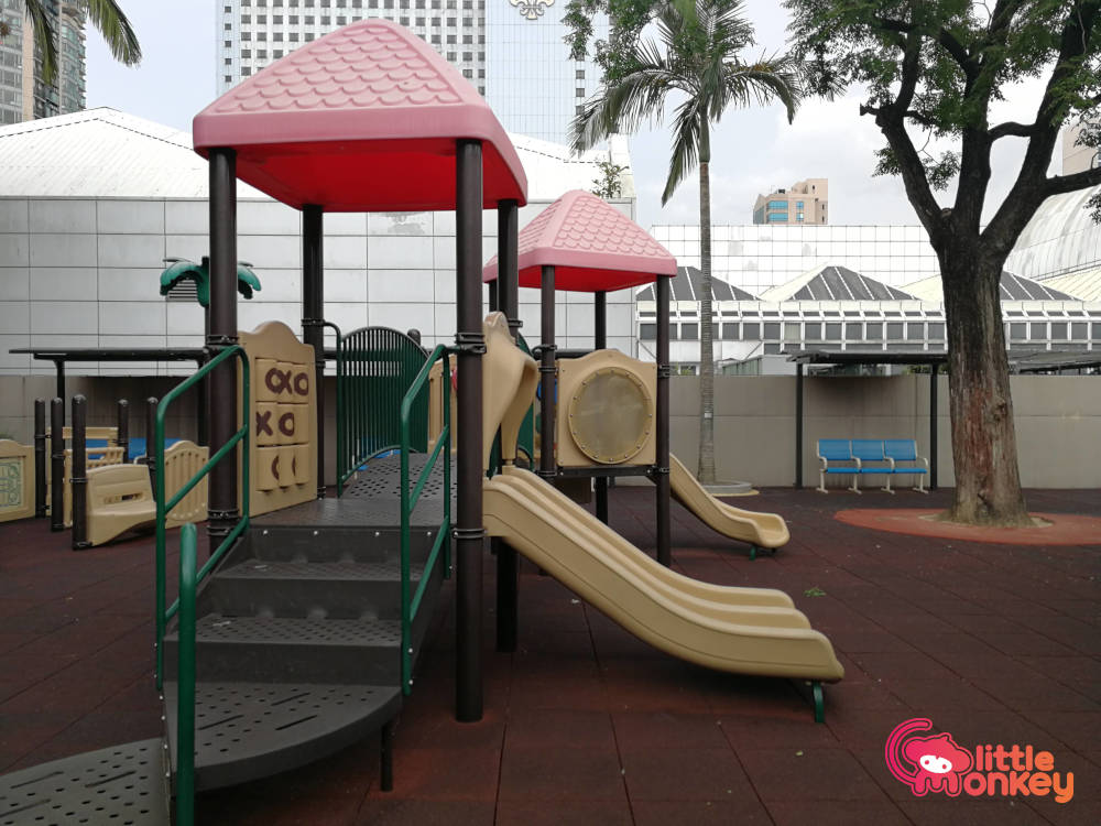 Kownloon Park's playground slide